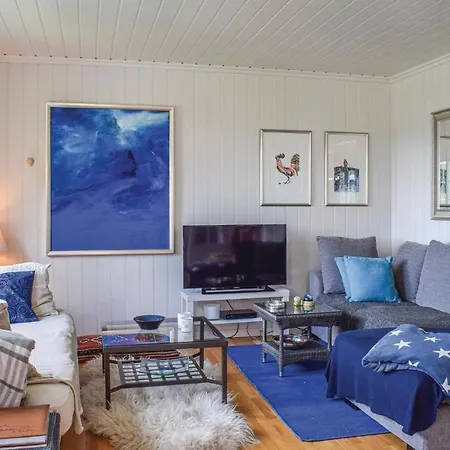 Feriehus Amazing In W/ Wifi And 3 Bedrooms